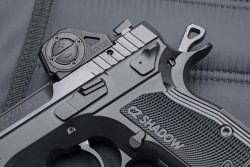 Test von zwei Kompaktpistolen: CZ Shadow 2 Carry & P10-C Ported im Kaliber 9 mm Luger