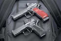 Test von zwei Kompaktpistolen: CZ Shadow 2 Carry & P10-C Ported im Kaliber 9 mm Luger