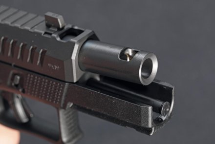 Test von zwei Kompaktpistolen: CZ Shadow 2 Carry & P10-C Ported im Kaliber 9 mm Luger