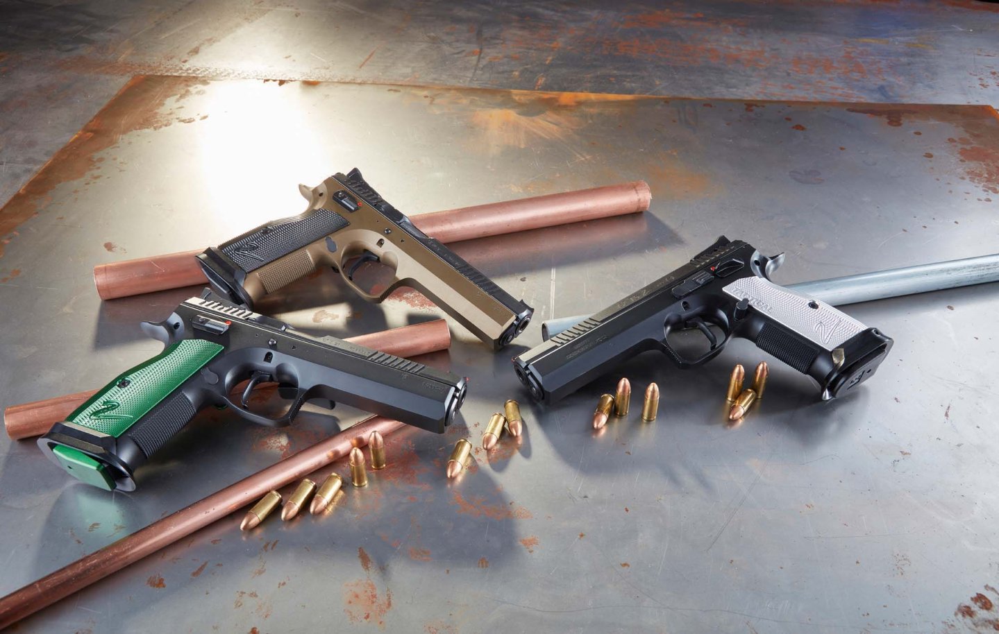 Für den IPSC-Sport: CZ TS 2-Modelle im Test – die Racing Green und Deep Bronze Alle drei CZ TS 2-Modelle nebeneinander.