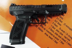Test: Die preisgünstige Ganzstahlpistole Canik SFx Rival-S hat für den IPSC-Schützen einiges zu bieten... Blick auf die rchte Waffenseite der Canik SFx Rival-S in Schwarz.