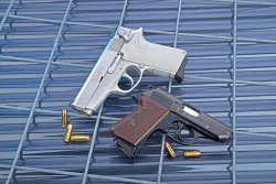 Test & Technik: Einreihige Subkompakt-Pistolen Subkompakt Pistolen S&W und Walther
