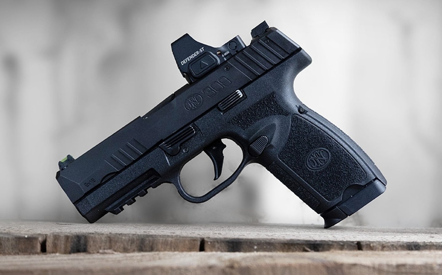 Die neue Polymerpistole FN 309 MRD mit montiertem Sight.