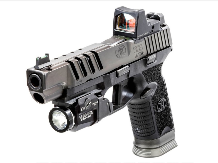 FN 509 LS Edge: die taktische Pistole von FN im Kaliber 9 mm Luger FN 509 LS Edge mit FN Low-Profile Optics-Mounting System.