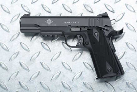 German Sport Guns 1911er in .22 Long Rifle Die Waffe von links