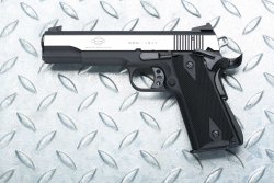 German Sport Guns 1911er in .22 Long Rifle Stainless-Steel-Ausführung von links