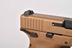 GLOCK 19 MHS Pistole im Praxistest Glock 19 MHS Pistole: Detail der manuellen Sicherung