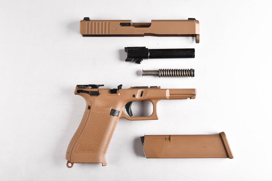GLOCK 19 MHS Pistole im Praxistest Glock 19 MHS im zerlegten Zustand