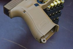 GLOCK 19X: die Crossover-Pistole im Live-Schießtest GLOCK-19X-Pistole-Fangriemenoese.JPG