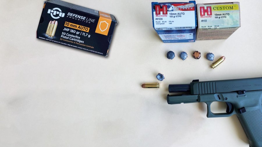 Selbstladepistolen in 10 mm Auto im Test: GLOCK 20, SIG Sauer P320 XTEN und S&W M&P 2.0 GLOCK G20 mit verschiedenen, verschossenen Testprojektilen.