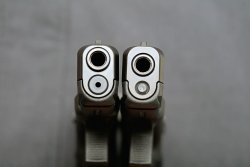 GLOCK 46: Die neue Pistole der Polizei Sachsen-Anhalt im Test Vergleich Mündung von zwei Glocks.