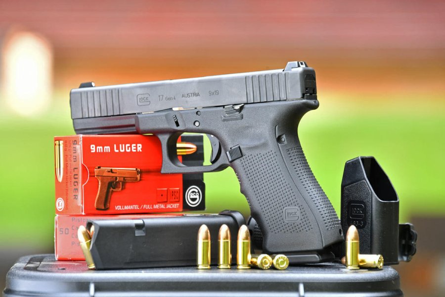 GLOCK G17 und G19 FS im Test GLOCK Pistole mit vorderen Laderillen