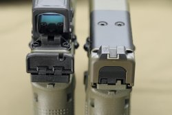 GLOCK Hunter Edition im Test: G20 Gen5 MOS und G45 Hunter Edition A-CUT COA Durchladehilfe der GLOCK G45 A-CUT COA Hunter Edition.