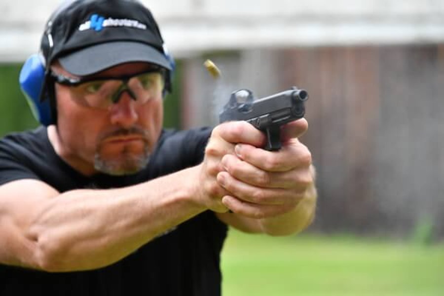 GLOCK Pistolen in MOS-Konfiguration: Kurzwaffen für den Schießsport GLOCK Pistole in MOS-Konfiguration auf dem Schießstand