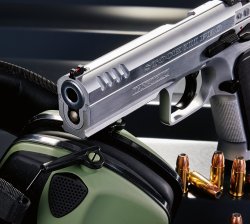 Die neueste Auflage der bekannten Pistolen-Baureihe: Die Tanfoglio Stock III Pro im Kaliber 9 mm Luger im Test Blick auf die Mündung der Tanfoglio Stock III Pro.