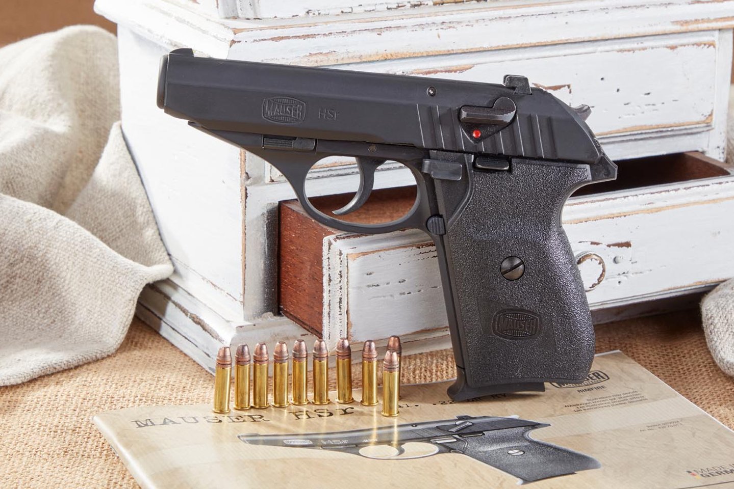 Im Test: German Sport Guns Mauser HSr im Kaliber .22 l.r. – klein aber gemein Retro-Waffe GSG Mauser HSr im Detail von links.