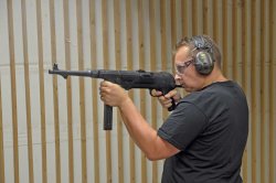 GSG MP 40 in 9 mm Luger Die korrekte Haltung der GSG MP 40