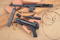GSG MP 40 in 9 mm Luger GSG MP 40 zerlegt in ihre Einzelteile