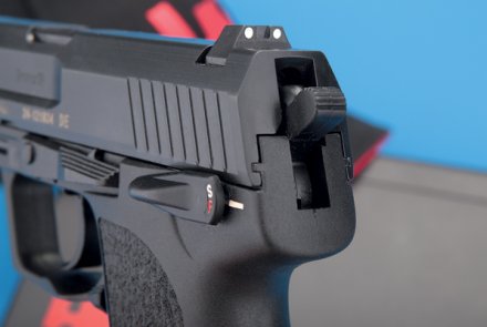 Heckler & Koch USP in 9 mm Luger mit seitlich justierbarer Kimme. Heckler & Koch USP in 9 mm Luger mit seitlich justierbarer Kimme.