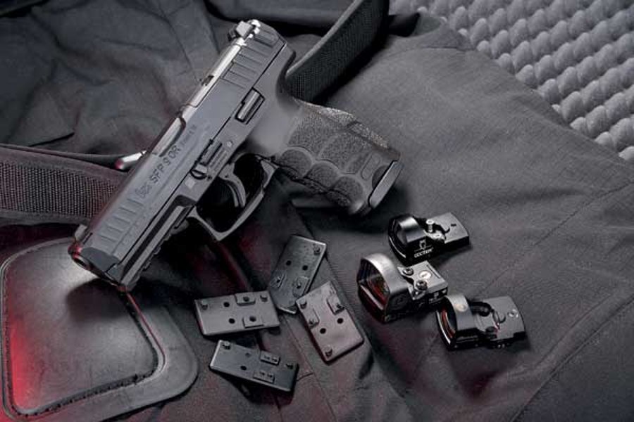 Test & Technik: Heckler & Koch SFP9 OR und SK Selbstladepistolen Heckler & Koch SFP9 OR mit Adapterplatten und Reflexvisieren
