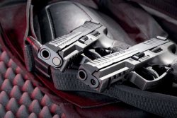 Test & Technik: Heckler & Koch SFP9 OR und SK Selbstladepistolen Laufmündungen der Selbstladepistolen Heckler & Koch SFP9 OR und SK mit Repetierrillen und taktischer Zubehörrille