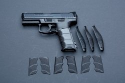 Heckler & Koch SFP9 wird neue Dienstpistole der Bayerischen Polizei HK SFP 9 mit verschiedenen Griffen