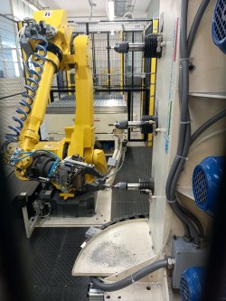 Kroatische Kompetenz – Vor Ort beim Waffenhersteller HS Produkt mit Test der Selbstladepistole der SF 9 und H11 HS Produkt Halle mit Roboterarmen