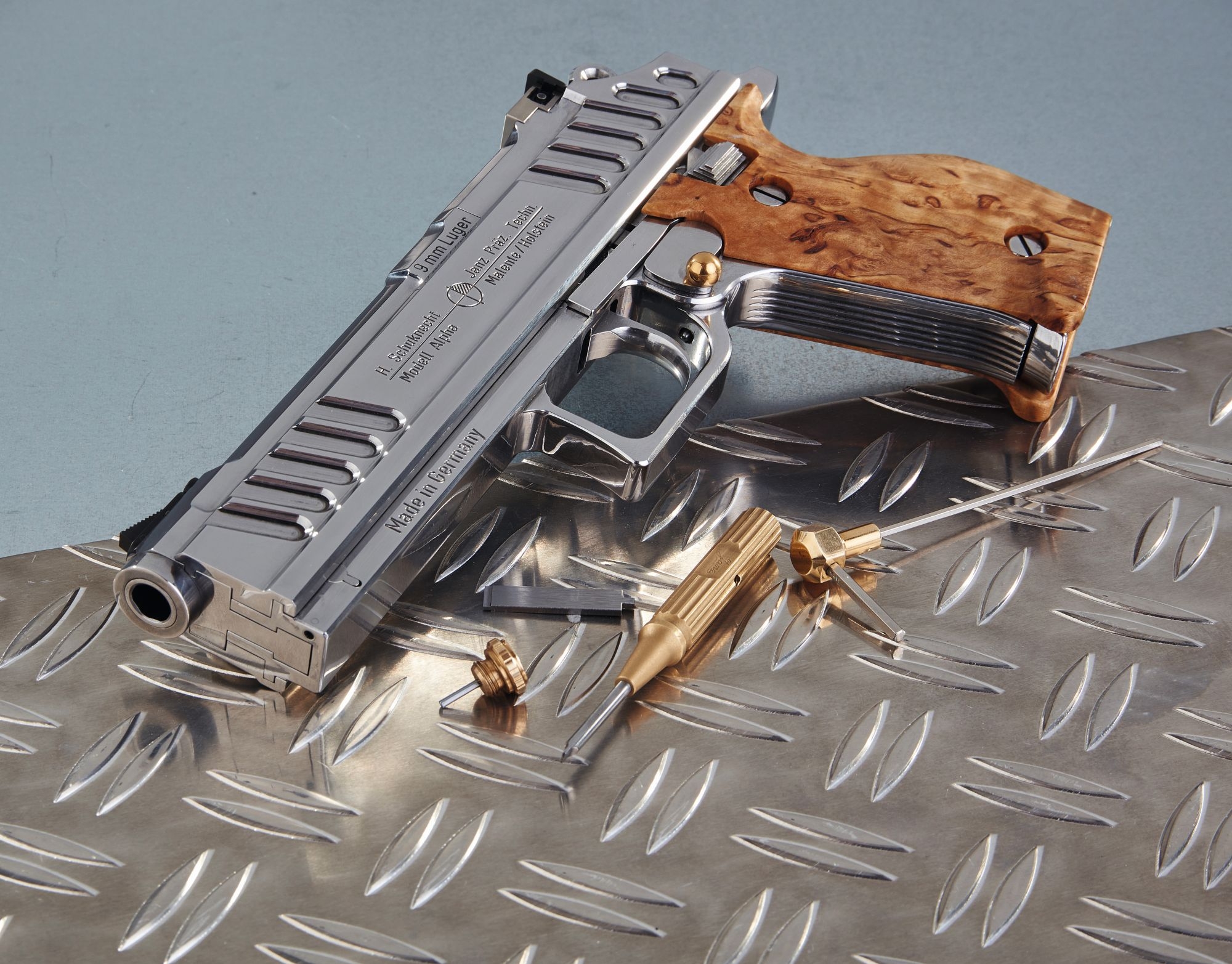 pistole: Janz-Selbstladepistole Alpha: Prototyp in 9 mm Luger mit Drehriegelverschluss, aber Hahnschloss wie beim Revolver pistole: Janz-Selbstladepistole Alpha: Prototyp in 9 mm Luger mit Drehriegelverschluss, aber Hahnschloss wie beim Revolver