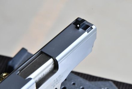 Kahr Arms PM45 und K9 im Test und Video Korn der Kahr K9 Pistole