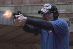Kauberatung Kurzwaffe: Worauf man unbedingt achten sollte und auf welche Fragen man die passenden Antworten braucht, bevor man eine Waffe kauft Kurzwaffentrainer Tino Schmidt auf der Schießanlage in Phillipsburg