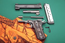 Kimber Tactical Pro II in 9 mm Luger im zerlegten Zustand Kimber Tactical Pro II in 9 mm Luger im zerlegten Zustand