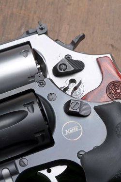 Revolvergleich: Korth National Standard vs. Smith & Wesson M686 International Trommel der Waffen