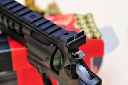 Korth Super Sport in .38 Special/.357 Magnum Lichtspalt am Korth Super Sport Revolver kann an Lichtverhätnisse angepasst werden.
