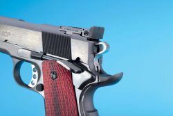 Test: Les Baer Premier II Pistole mit 6 Zoll-Lauf in .45 ACP Die Sicherung der Longslide-Pistole Les Baer Premier II 6"