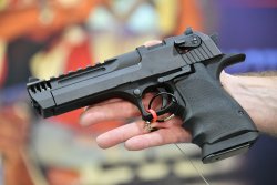 Magnum Research Desert Eagle Mark XIX L5 und L6 Pistolen in neuen Kalibern Magnum Research Desert Eagle Pistole L5 in .44 Magnum