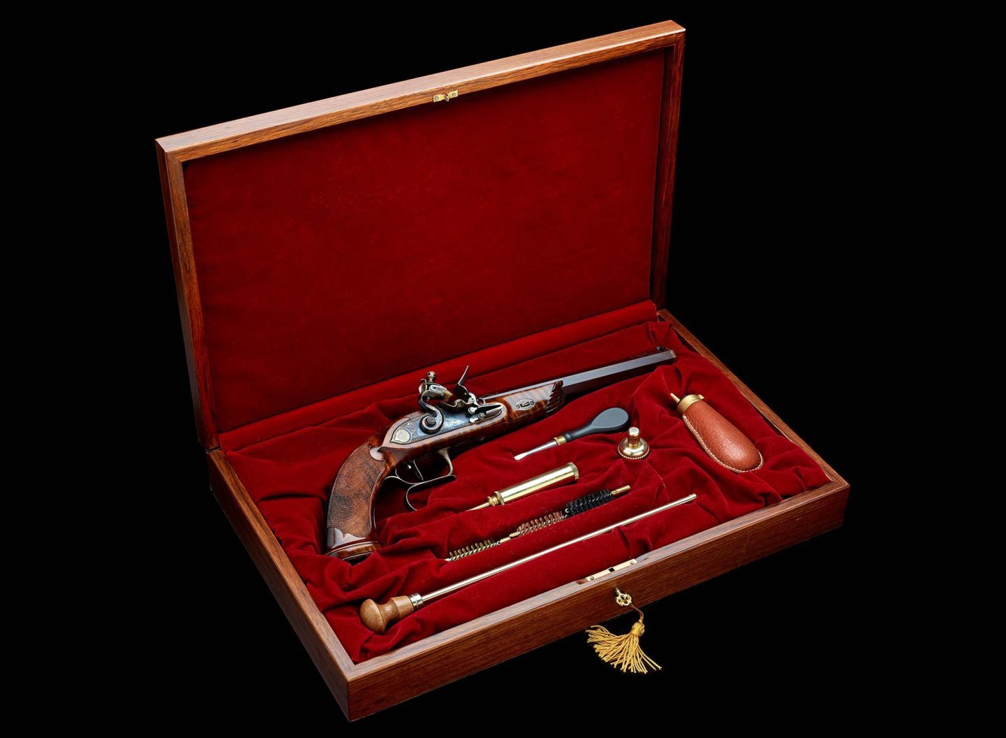 Die Pedersoli Le Page, eine Vorderladerpistole für den Sportschützen und Fans edler historischer Waffen Die Le Page-Pistolen von Pedersoli gibt es auch in einer Präsentationskassette.