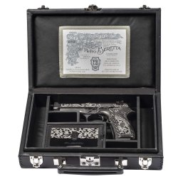 Beretta 92FS Fusion OCP: Ein streng limitiertes Sondermodell für Sammler aus der Pietro Beretta Selection Der edle Lederkoffer, in dem die Beretta 92FS Fusion OCP ausgeliefert wird.