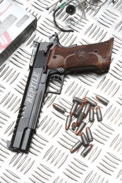 Pistolenvergleich: Sportpistolen mit 6-Zoll-Lauf Club 30 Reptile