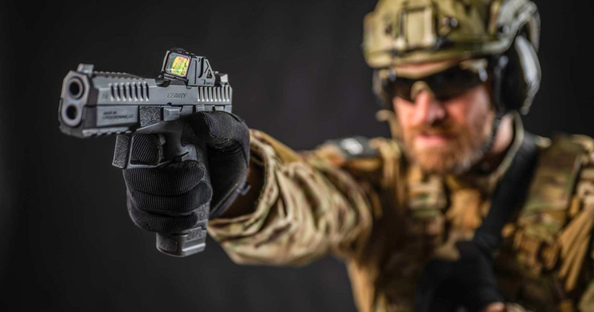 Mit der CZ DUTY bringt Hersteller C eska zbrojovka eine neue modulare Pistolenplattform in 9x19 mit Schlagbolzenschloss und Optics Ready-Schnittstelle