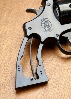 Der S&W M29 Classic Series in .44 Magnum kommt über WAIMEX in den Fachhandel − hier der Praxistest dazu Der aktuelle Smith & Wesson M29 kommt wieder mit Square Butt.