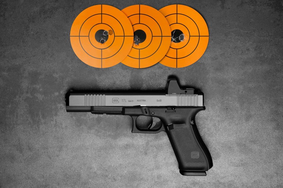 Produktvorstellung: Die neue GLOCK G17 L Gen5 MOS feiert Premiere auf dem NRA-Jahrestreffen 2024 in Dallas Die neue GLOCK 17L Gen5 MOS, hier mit einem Minileuchtpunktvisier auf der MOS-Schnittstelle.