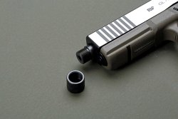 Test: Kleinkaliberpistole RBF-GL .22 LR HV Laufmutter an der Mündung der Kleinkaliberpistole RBF-GL .22 LR HV