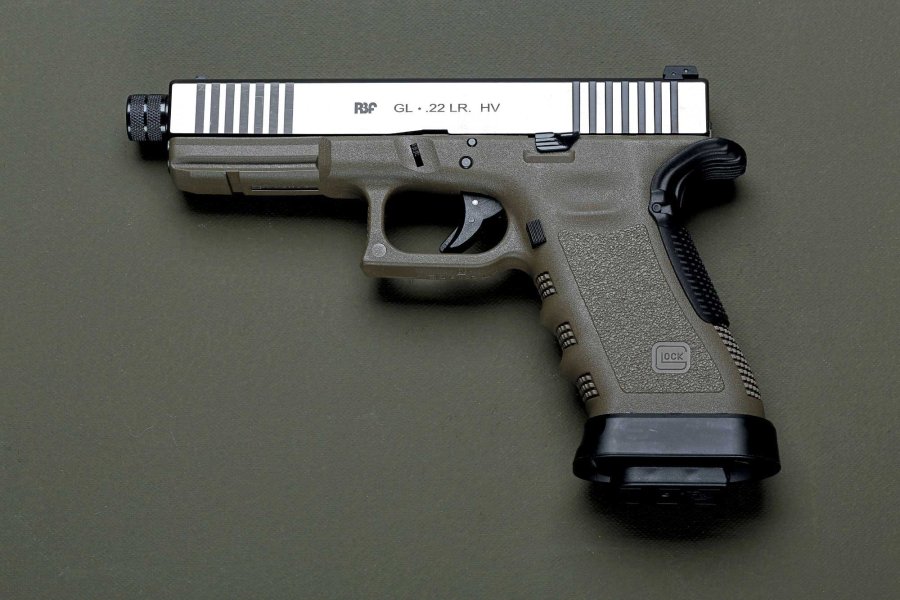 Test: Kleinkaliberpistole RBF-GL .22 LR HV Kleinkaliber-GLOCK RBF-GL .22 LR HV in der Seitenansicht von links