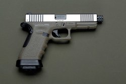 Test: Kleinkaliberpistole RBF-GL .22 LR HV Kleinkaliber-GLOCK RBF-GL .22 LR HV in der Seitenansicht von rechts