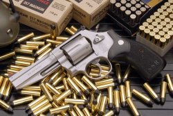 Gebrauchtwaffen kaufen: Revolver aus zweiter Hand Revolver Smith & Wesson M 686 SSR Pro mit Munition im Kaliber .357 Magnum