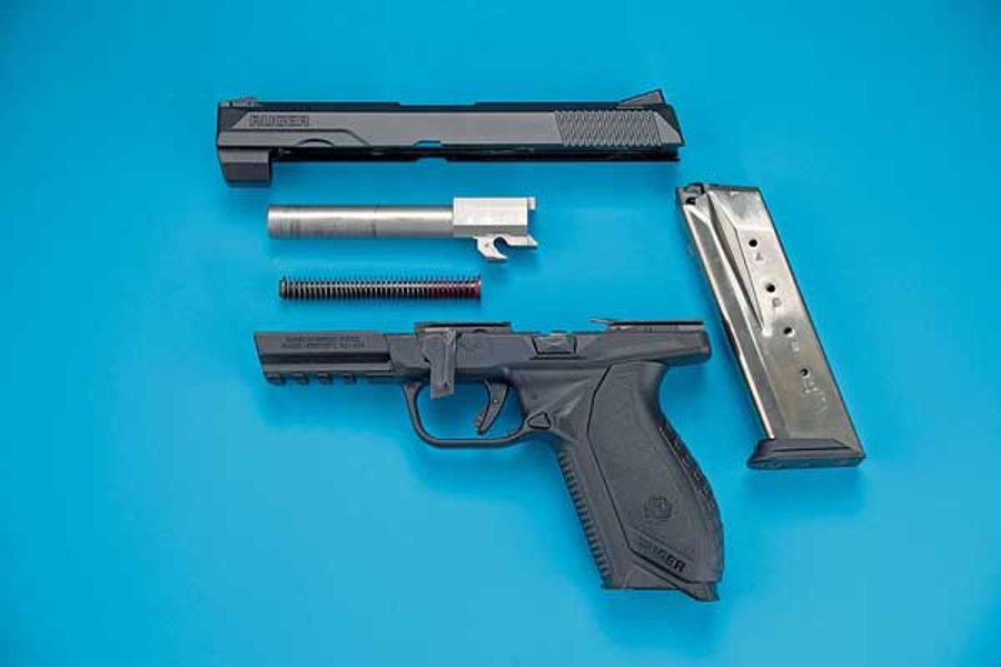 Test: Ruger American Pistol im Kaliber .45 ACP Die Ruger American Pistol demontiert in Einzelteile
