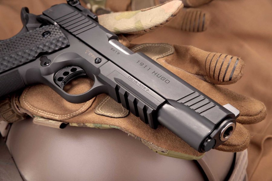Test & Technik: Schmeisser 1911 Hugo Pistole im Kaliber 9 mm Luger Mündung und Bushing der Schmeisser 1911 Hugo Pistole für den Schießsport.
