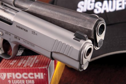 Vergleich: SIG Sauer 1911 Match Elite und Colt Government Verschluss und Lauf der 1911er Pistolen