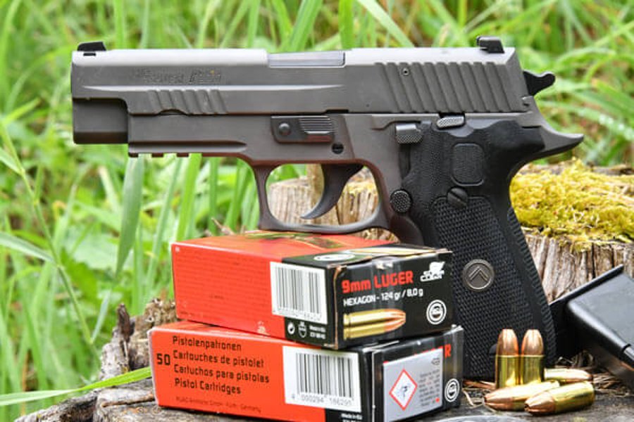 Test: SIG Sauer P226 Legion in 9 mm Luger Halbautomatische Pistole SIG Sauer P226 Legion SAO mit GECO Hexagon Match-Munition