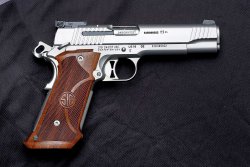 Vergleich: SIG Sauer P226 X-Five Allround & 1911 Traditional Match Elite B&H Edition SIG Sauer 1911 Traditional Match